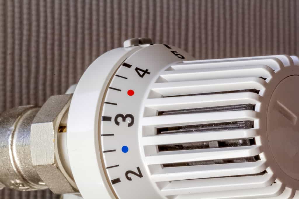 Comment régler le robinet thermostatique d'un radiateur avec le